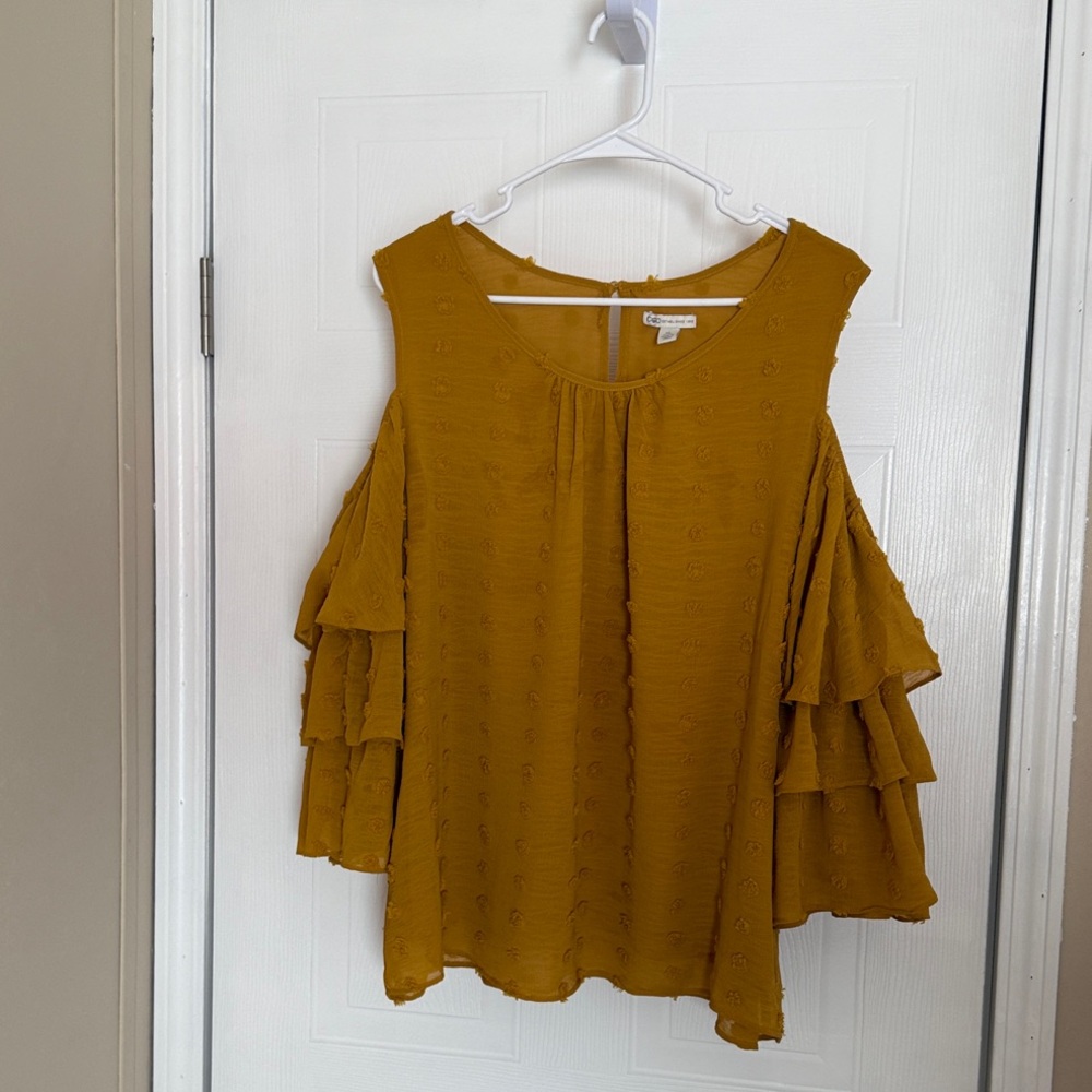 ⭐️Cato Mustard Layered “Cold Shoulder” Sleeve Blouse